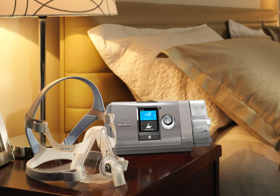 resmed-aircurve-10-vauto-with-humidair-on-bedside-table